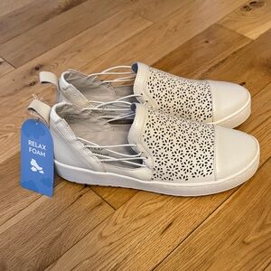 NWT Jambi shoes